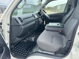 
										2019 Toyota Hiace LWB Petrol full									