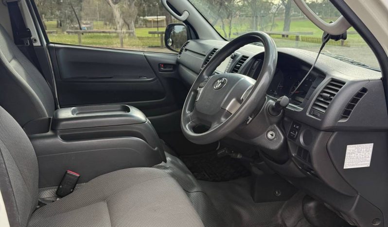 
								2017 Toyota Hiace LWB Auto full									