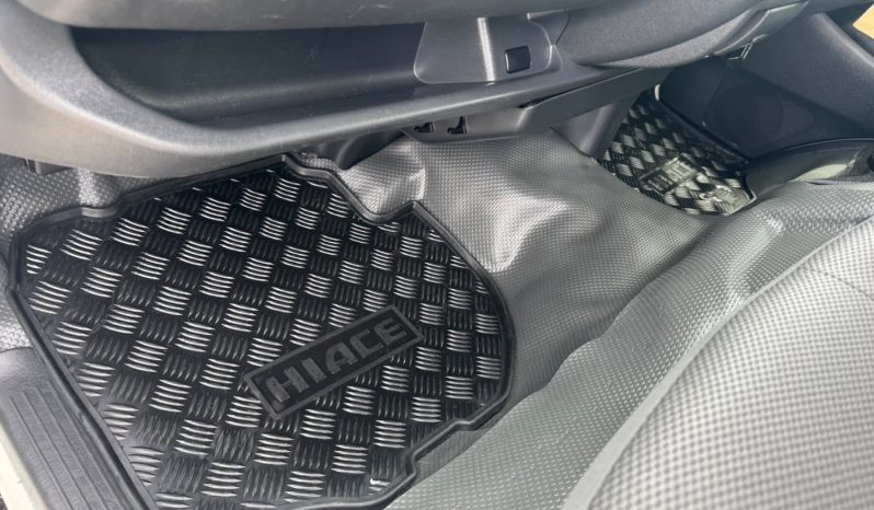 
								2019 Toyota Hiace LWB Petrol full									