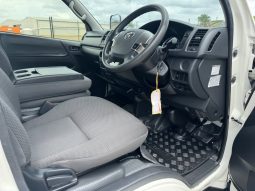 
										2019 Toyota Hiace LWB Petrol full									