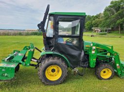 
										2017 John Deere 2025R Tractor with Loader, Tiller full									