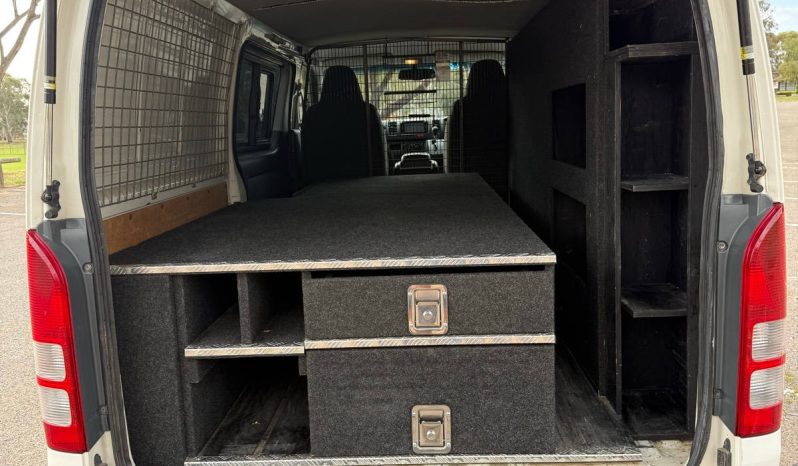 
								2017 Toyota Hiace LWB Auto full									