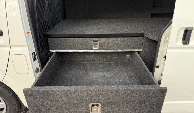 
								2017 Toyota Hiace LWB Auto full									