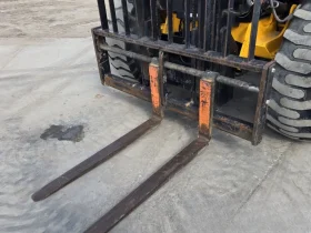 2017 JCB 930-4 Rough Terrain Forklift