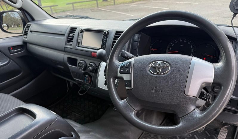 
								2017 Toyota Hiace LWB Auto full									